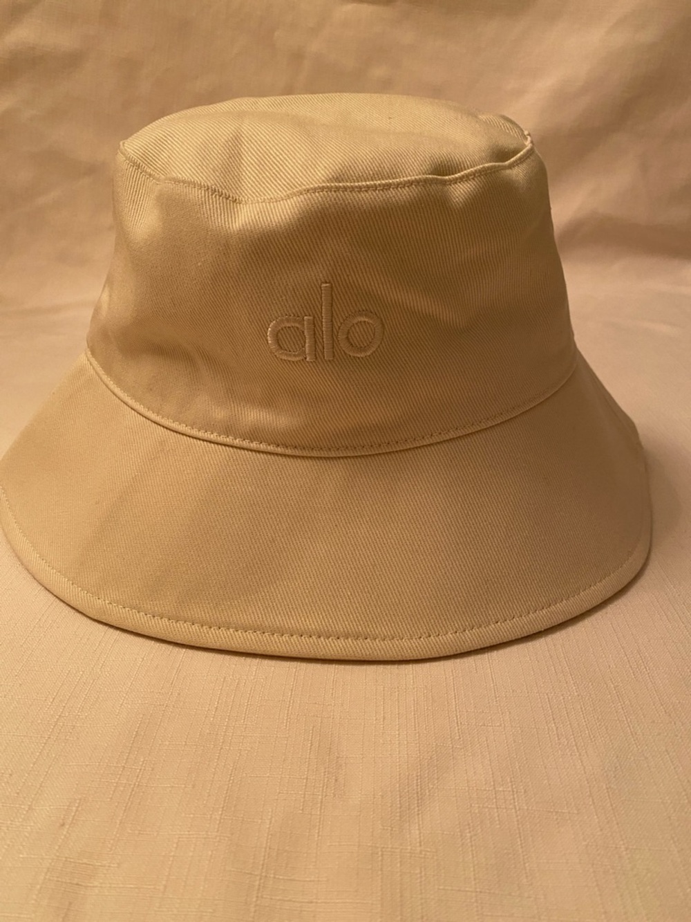 ALO Yoga Weekender Bucket Hat, Fresh Linen